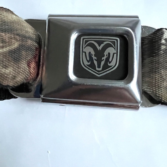 Buckle-down Belt Chrysler Logo Seatbelt Lap Dodge Ram 2014 Woods Forest Hunting - Picture 1 of 7